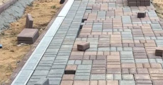Укладка плитки на дорожке в Отрадном от 870 руб. - доступная стоимость