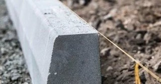 Установка бордюров для тротуарной плитки в Отрадном - цена от 870 руб.