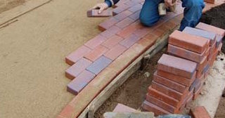 Установка тротуарной плитки в Отрадном - цена от 870 руб. за работу