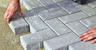 Кладка тротуарной плитки в Отрадном: стоимость от 870 руб. за 1м2