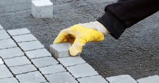 Укладка тротуарной плитки 50 на 50 в Отрадном в октябре