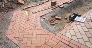 Укладка тротуарной плитки в Отрадном в октябре