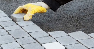 Укладка брусчатки в Отрадном - цена от 870 руб. за м2 | ТротуарнаяПлитка
