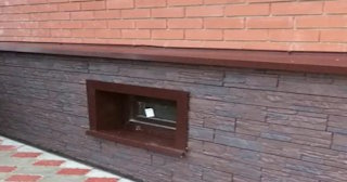 Облицовка цоколя панелями под камень в Отрадном в октябре