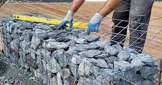 Устройство подпорной стенки из габионов в Отрадном в октябре